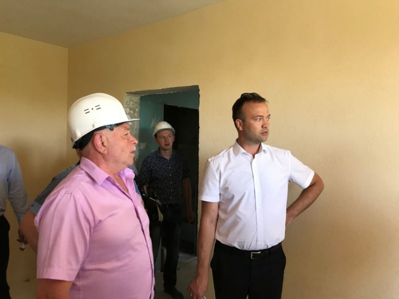 Михаил Храмов проверил ход строительства и проектирования объектов ФЦП Симферополя