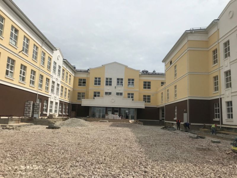 Василий Недзельский проверил ход строительства детского сада и школы в Симферопольском районе