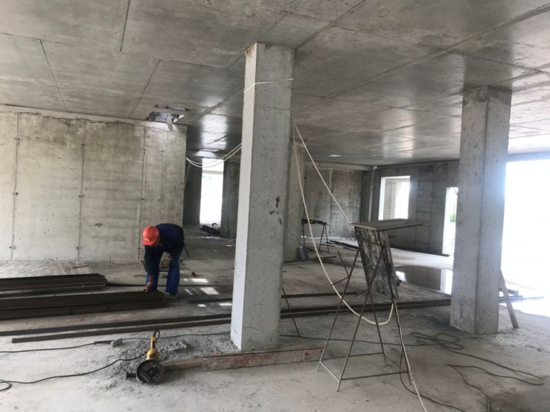 Василий Недзельский проверил ход строительства детского сада и школы в Симферопольском районе